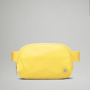lululemon everywhere crossbody bag lemon yellow festival bag NWT